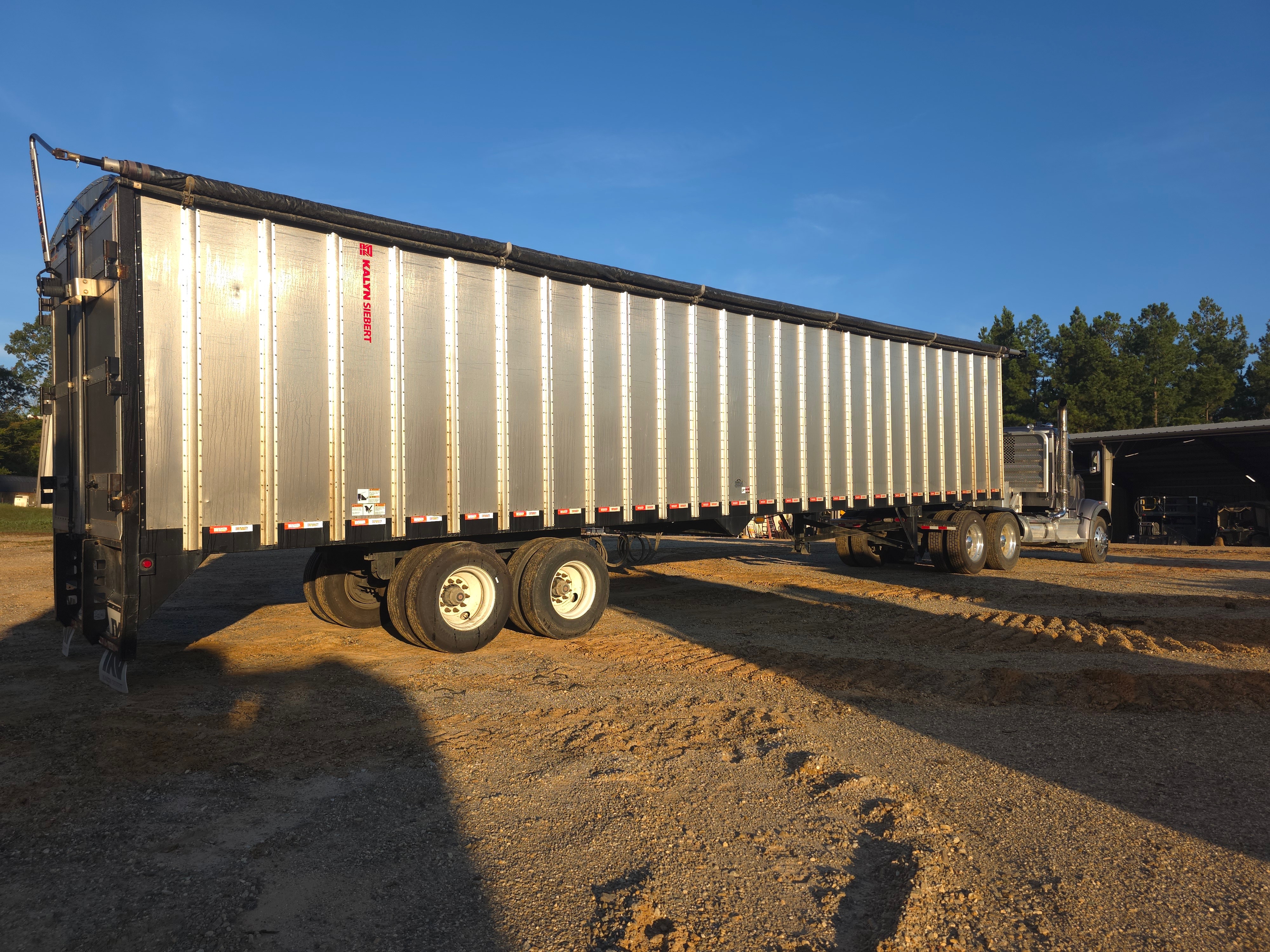 2024 Kalyn Siebert Walking Floor Trailer - Image 1
