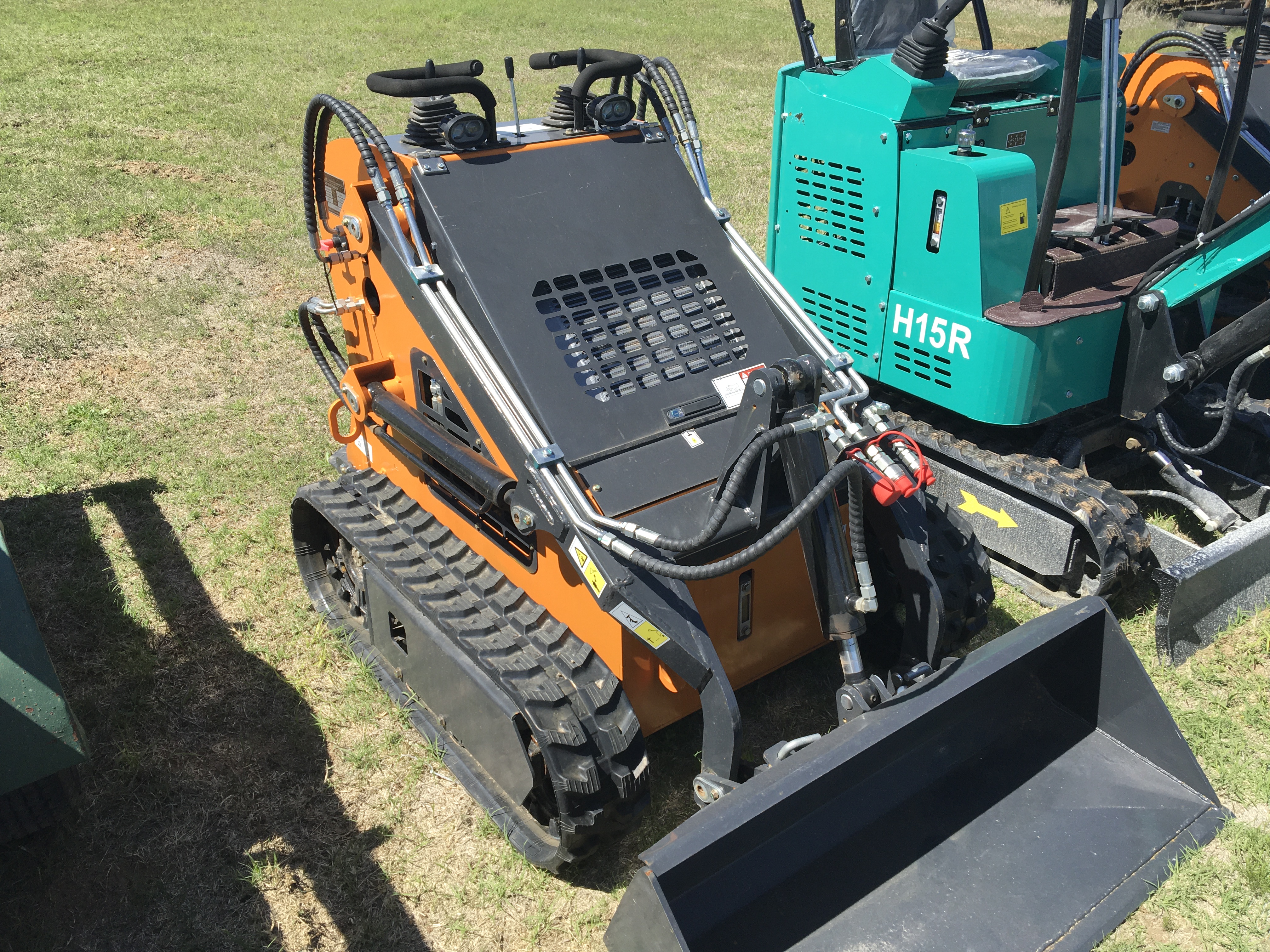 2025 Landhonor lap me 380x1 mini skid steer - Image 1
