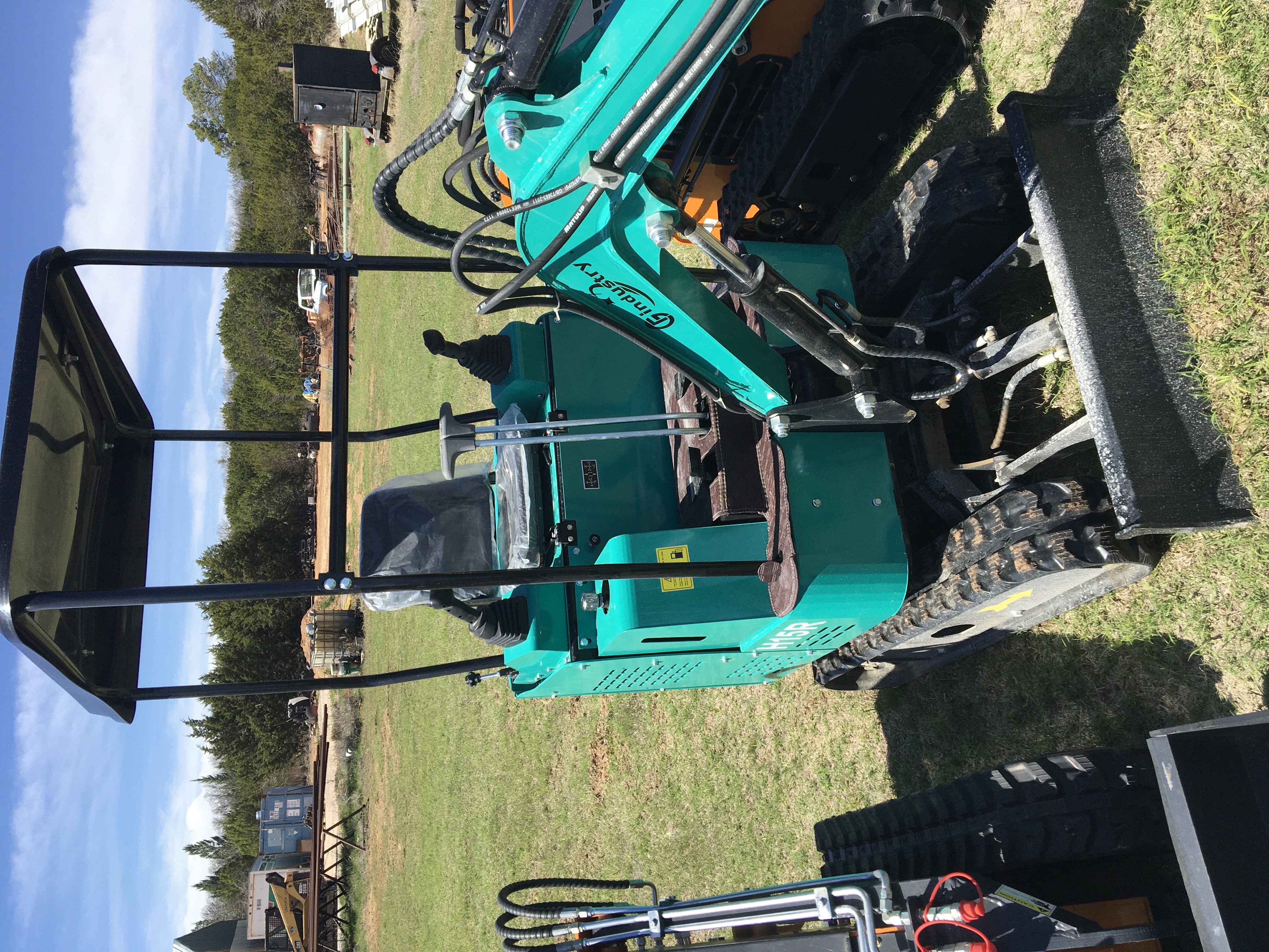 2025 CE h15r mini excavator - Image 1
