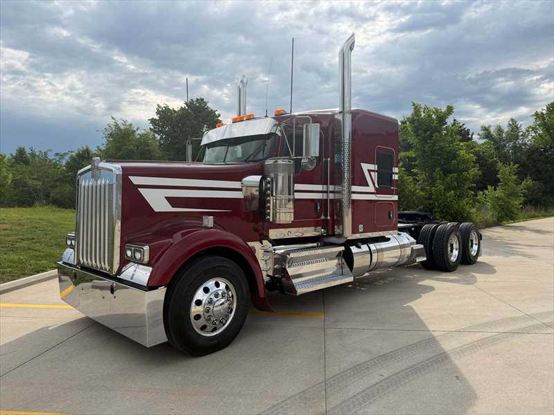 Kenworth W900 - Image 1