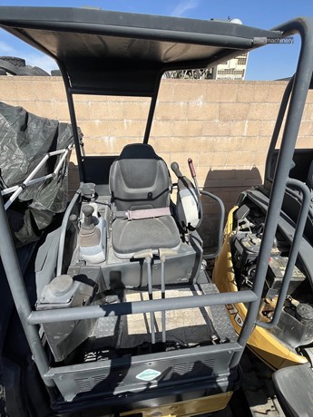 2014 DEERE 27D