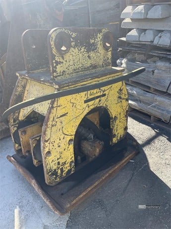 2010 ATLAS COPCO VIBE PLATE ATTACHMENT