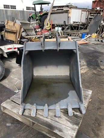 CATERPILLAR 35 INCH
