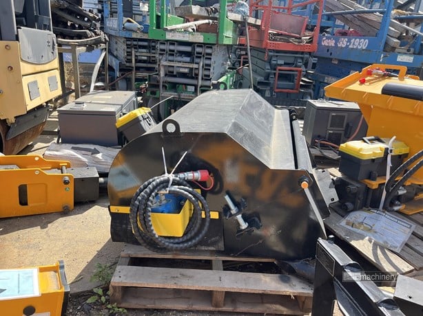 2026 GIYI TORO SWEEPER ATTACHMENT - Image 1