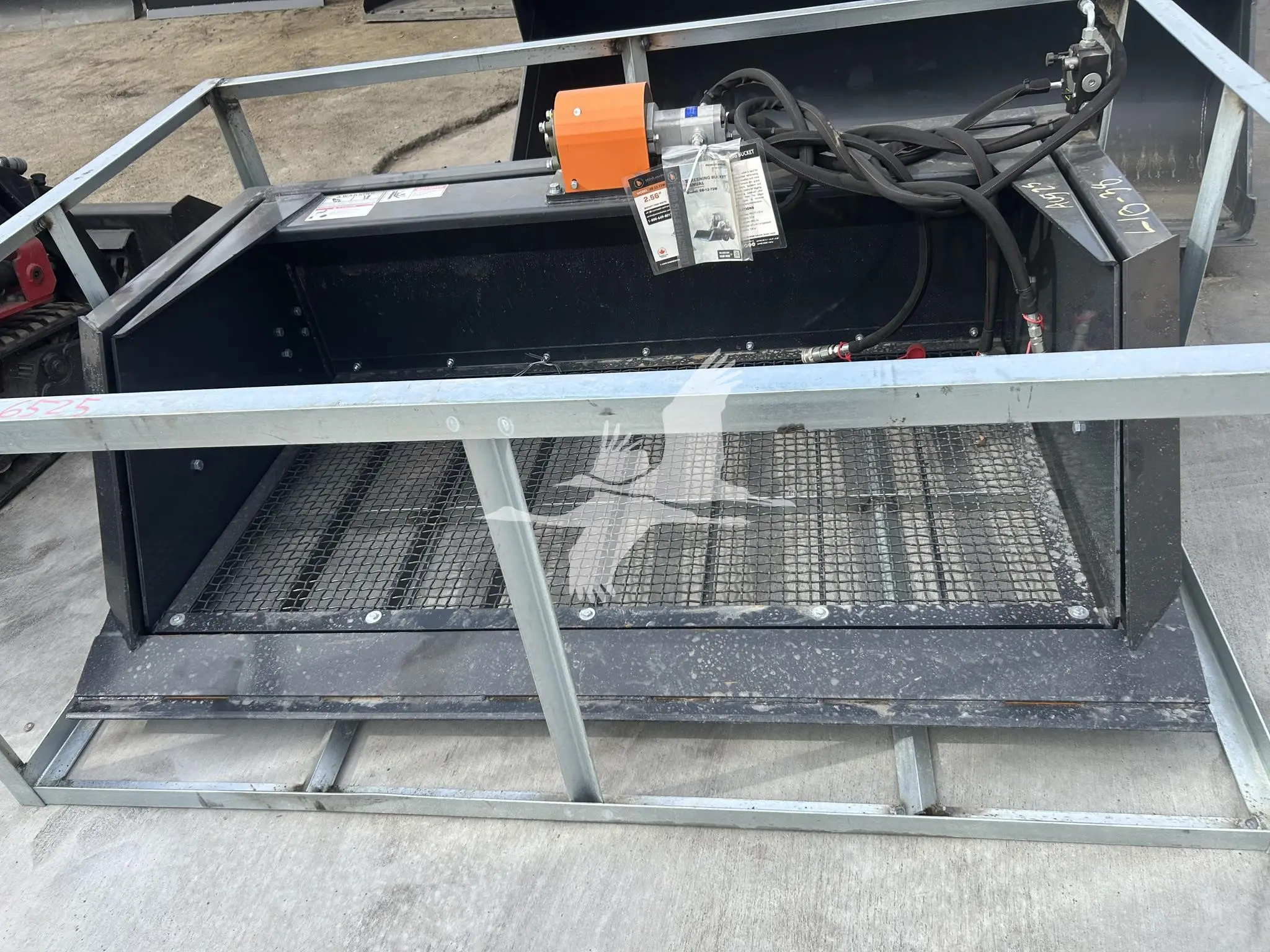 2026 Screening WOLVERINE 77 INCH SCREEN BUCKET